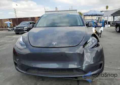 2024 Tesla Model Y из США, поврежденный, VIN 7SAYGDEE0RA231036